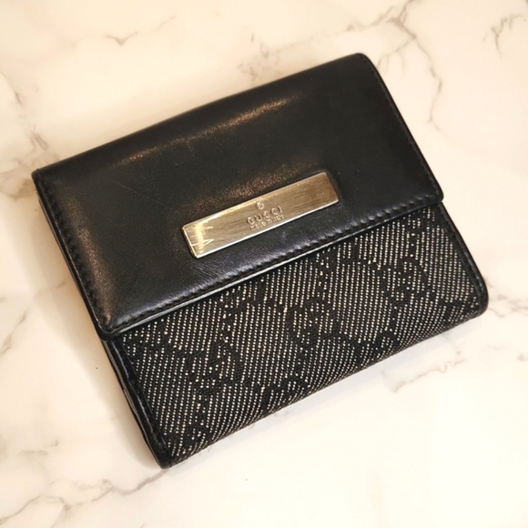 Gucci Handbags - Auth Gucci GG Canvas/Leather Bifold Wallet